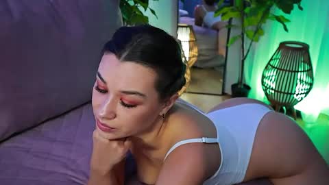 Tia online show from March 30, 8:10 pm