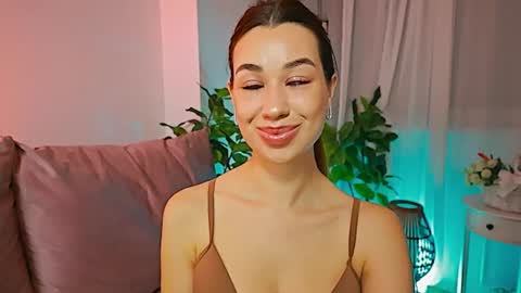 Tia online show from April 14, 9:32 pm