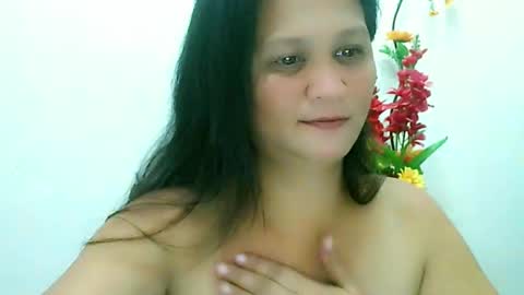 Snapshot of divinegrace10 chatting on March 12, 3:13 am     Divine Grace Close To Your Hear online show from March 12, 3:13 am