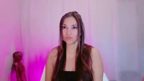 Snapshot of divinelynn chatting on February 23, 4:35 pm DivineLynn online show from February 23, 4:35 pm