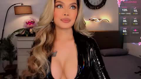 Snapshot of divinequeen chatting on February 16, 1:51 pm online show from February 16, 1:51 pm