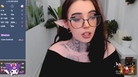 dixipixi_ online show from December 28, 11:52 am