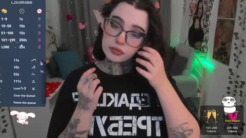 dixipixi_ online show from February 14, 5:41 am