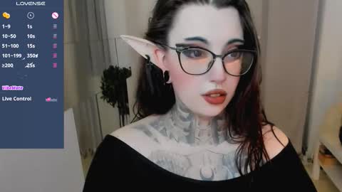 dixipixi_ online show from September 13, 5:40 am