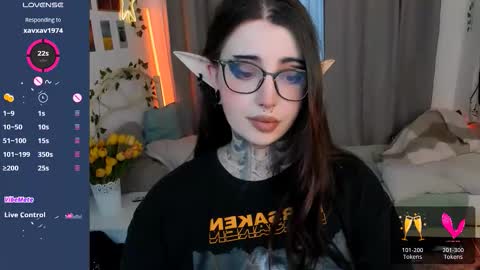 dixipixi_ online show from September 20, 6:03 am