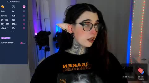 dixipixi_ online show from October 16, 6:03 am