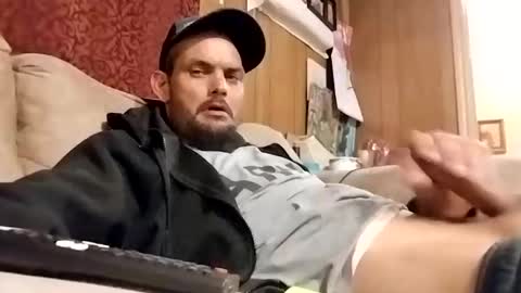 Snapshot of dixonbird41 chatting on February 24, 3:42 pm dixonbird41 online show from February 24, 3:42 pm