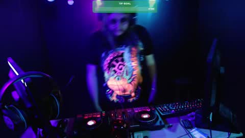 Snapshot of dj_capitain_claw chatting on January 30, 12:18 am Adrian Arturo online show from January 30, 12:18 am