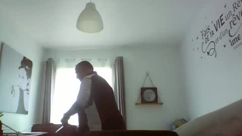 djeauzy77 online show from April 13, 8:31 am