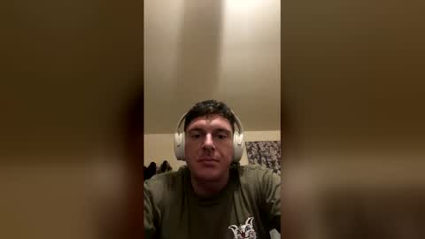 Snapshot of dmont686 chatting on January 7, 11:23 am dmont686 online show from January 7, 11:23 am