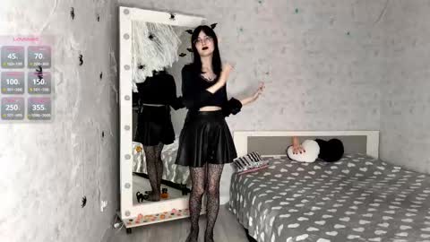 Snapshot of dodiebabikian chatting on October 27, 9:30 pm Annie PVT IS OPEN online show from October 27, 9:30 pm