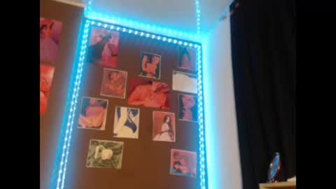 Snapshot of doeschi_fox chatting on April 23, 2:46 am doeschi_fox online show from April 23, 2:46 am