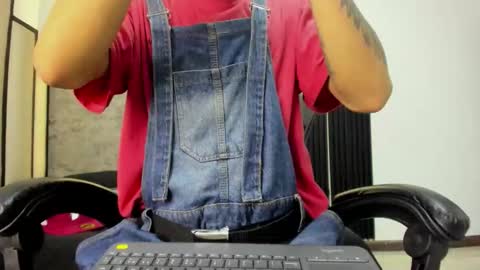 Snapshot of dogan_renz0 chatting on February 13, 10:17 pm Dogan online show from February 13, 10:17 pm