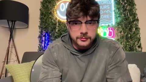 Snapshot of dohmerboyz chatting on February 19, 6:20 am GIJO online show from February 19, 6:20 am