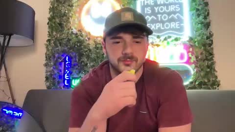 Snapshot of dohmerboyz chatting on February 27, 1:05 am GIJO online show from February 27, 1:05 am