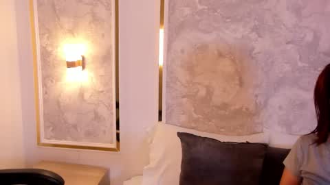 D  online show from December 3, 2:41 am