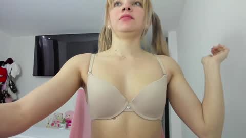 doll_oriana online show from January 28, 10:12 pm