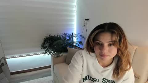 Snapshot of doll_oriana chatting on July 24, 7:23 pm doll_oriana online show from July 24, 7:23 pm
