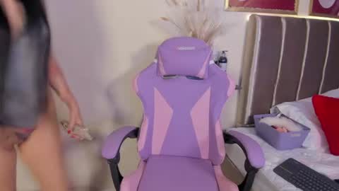 Lisa doll online show from June 20, 10:56 pm