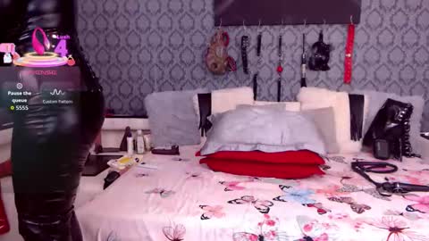 Dolly online show from September 12, 11:32 am