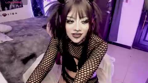 Snapshot of dolly_bones chatting on June 19, 10:35 pm dolly_bones online show from June 19, 10:35 pm