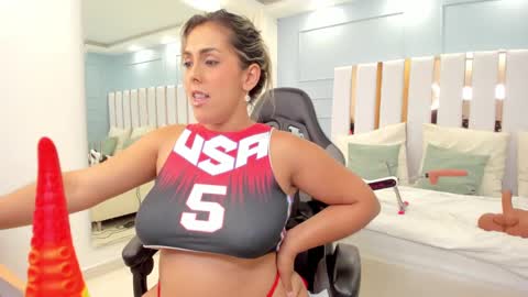 Snapshot of dolly_walker chatting on December 30, 2:31 am dolly walker online show from December 30, 2:31 am