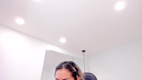 Snapshot of dolly_walker chatting on January 21, 8:19 am dolly walker online show from January 21, 8:19 am