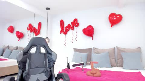 Snapshot of dolly_walker chatting on February 17, 5:47 am dolly walker online show from February 17, 5:47 am