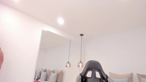 Snapshot of dolly_walker chatting on February 25, 5:19 am dolly walker online show from February 25, 5:19 am