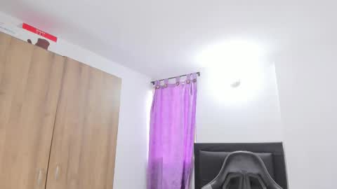 Snapshot of dolly_walker chatting on October 26, 12:00 pm dolly walker online show from October 26, 12:00 pm