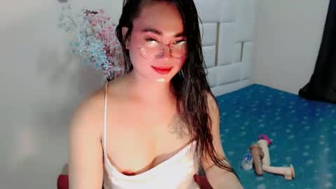 YUMEE online show from September 16, 1:01 pm