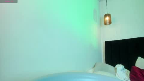 Snapshot of dolly_zoe chatting on June 25, 12:42 pm Call me Zoe online show from June 25, 12:42 pm