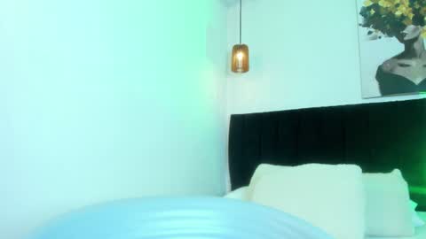 Snapshot of dolly_zoe chatting on June 30, 10:22 pm Call me Zoe online show from June 30, 10:22 pm