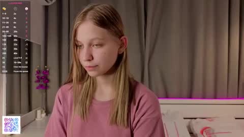 Emilia online show from October 19, 6:08 pm