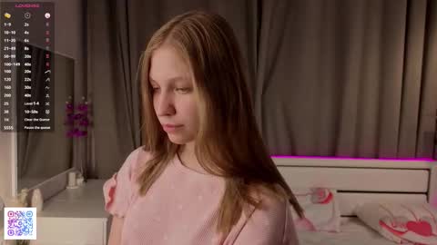 Emilia online show from October 21, 6:08 pm