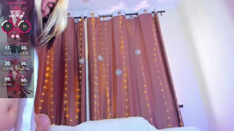 Snapshot of dollyiaa chatting on December 20, 4:31 am Dollya online show from December 20, 4:31 am