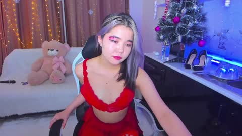 Snapshot of dollyiaa chatting on December 24, 10:44 am Dollya online show from December 24, 10:44 am