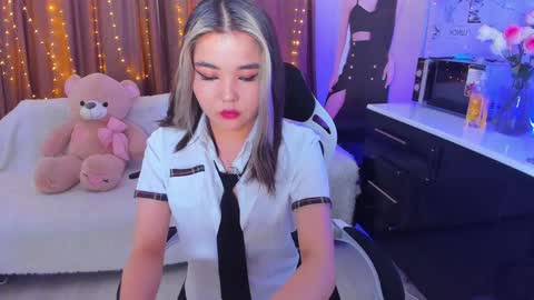 Snapshot of dollyiaa chatting on January 19, 9:33 am Dollya online show from January 19, 9:33 am