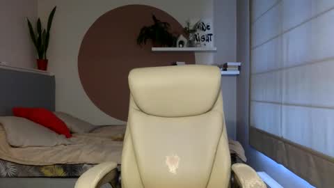 DOM MUMMY online show from September 9, 6:35 am