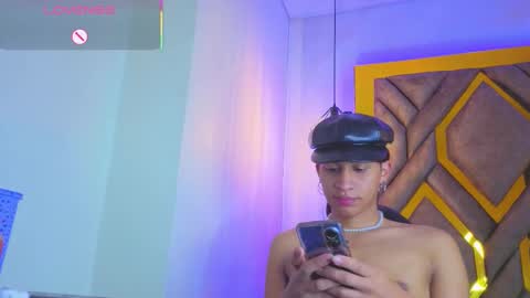 Snapshot of dom_veneno chatting on November 23, 7:35 pm dom_veneno online show from November 23, 7:35 pm