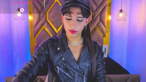 Snapshot of dom_veneno chatting on November 24, 7:13 pm dom_veneno online show from November 24, 7:13 pm