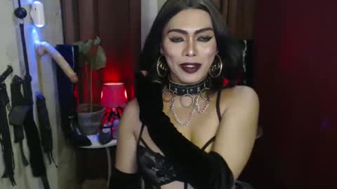 Snapshot of dominantrix_diannaxxx chatting on April 25, 6:27 am diana online show from April 25, 6:27 am