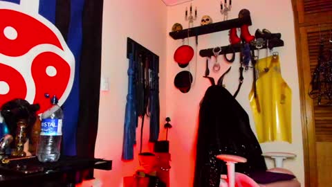 Snapshot of dominatrixblue chatting on January 12, 9:29 pm Dom Blue online show from January 12, 9:29 pm