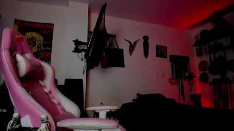Snapshot of dominatrixblue chatting on May 13, 6:16 pm Dom Blue online show from May 13, 6:16 pm