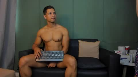 Snapshot of dominc_berry chatting on June 12, 12:37 pm Dominc berry online show from June 12, 12:37 pm