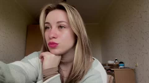 Mia online show from May 8, 7:36 am