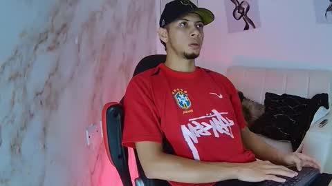 Snapshot of dominic__brown chatting on February 15, 5:04 am Dominic online show from February 15, 5:04 am