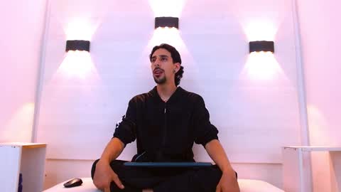 Dominic online show from November 9, 4:00 am