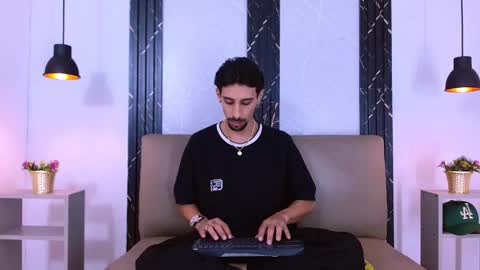 Dominic online show from November 10, 4:33 am
