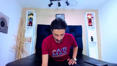 Dominic online show from November 18, 7:40 pm